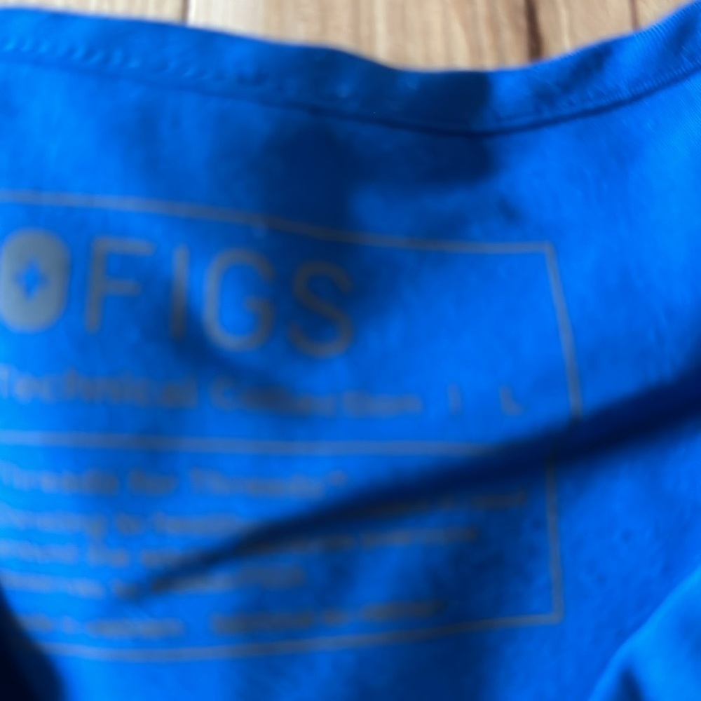 Figs one pocket scrub top - Picture 2 of 2
